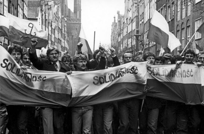 Iskrą zapalającą falę strajków była podwyżka cen